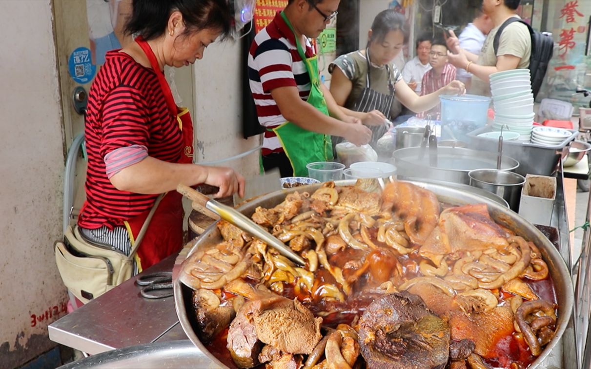 The most authentic snacks in Shenzhen, priced at as little as 15 yuan per serving! A pot full of meat looks greedy