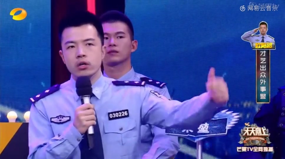 Chinese visa officials imitate aunts from various countries to apply for visas, which is simply a joke about being delayed.