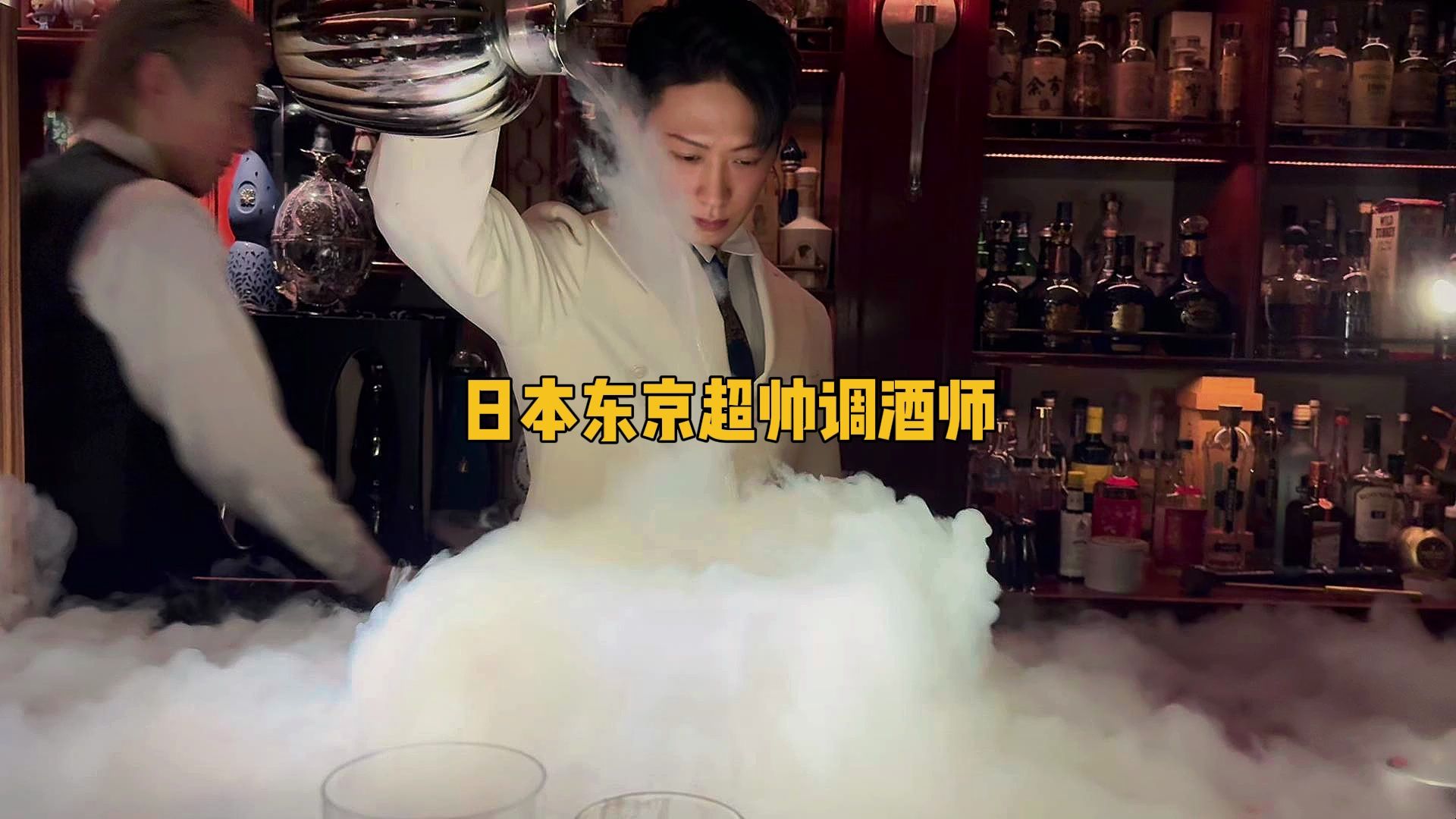 A friend strongly recommended that we should try this shop. Is there any girl who can resist such a cocktail bar?